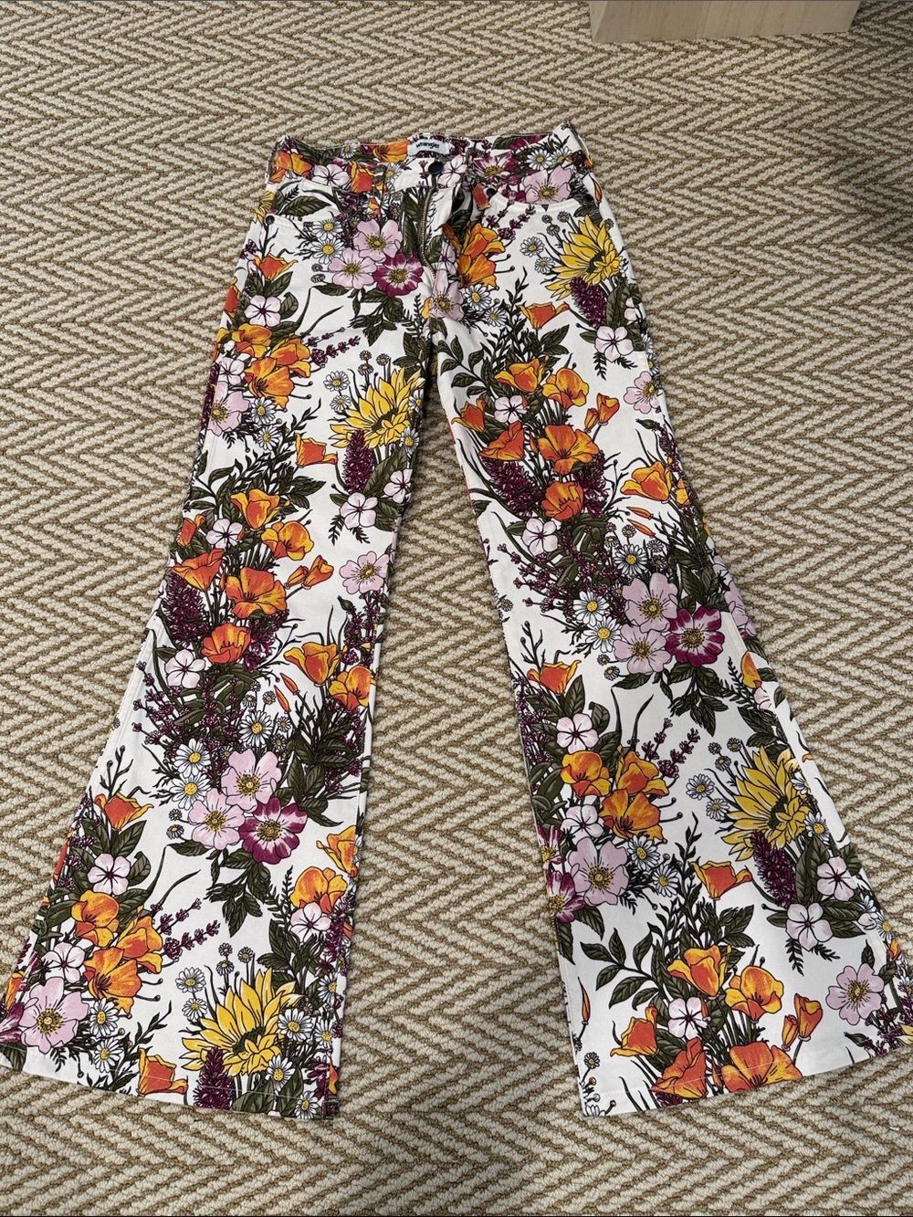 NWOT Coolest WRANGLER Floral Flare Jeans 25x29